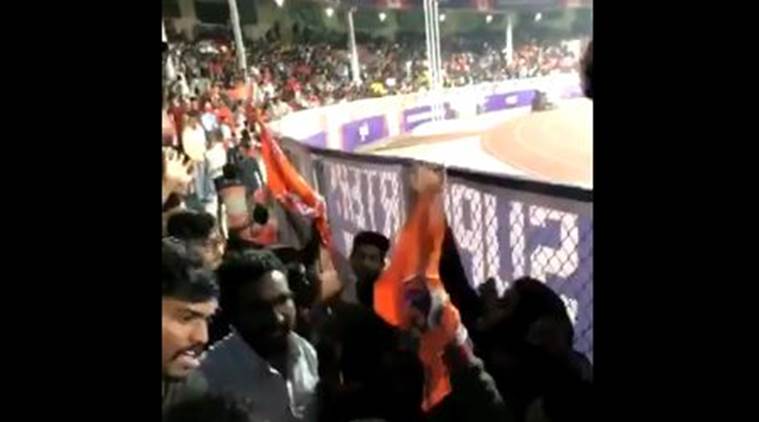 Mumbai City FC fans allegedly attacked by Pune crowd in Maharashtra derby, watch video