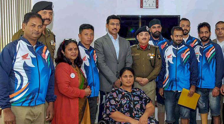 Sports Minister Rajyavardhan Singh Rathore congratulates Indian para-cycling contingent